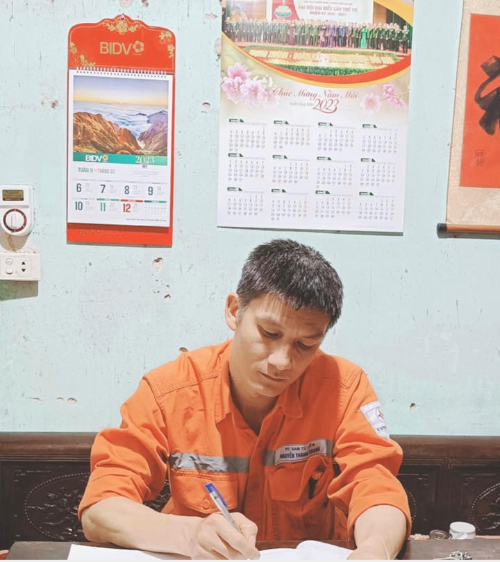 Nhặt được đồ rơi, nhân viên Điện lực Nam Từ Liêm trả lại cho người bị mất - 3