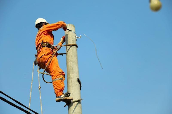 EVNHANOI khuyến khích khách hàng sử dụng điện tiết kiệm trong sinh hoạt - 1