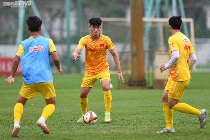U23 Việt Nam đấu CLB Phú Thọ: Buổi tổng duyệt đầu tiên của HLV Troussier - 2