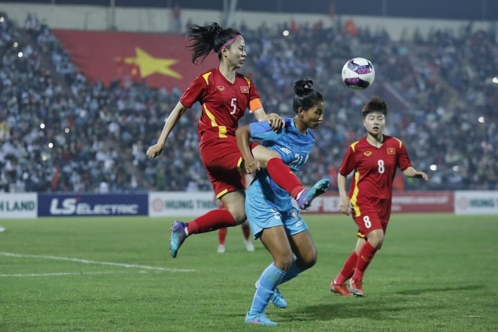 Nhan sắc ngọt ngào của nữ đội trưởng U20 Việt Nam gây sốt mạng xã hội - 9