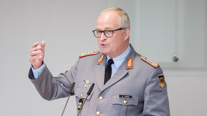 Đức thay tư lệnh quân đội - 1