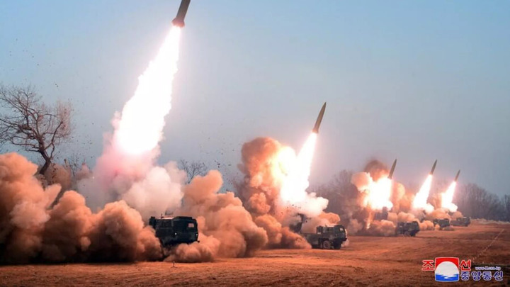 Triều Tiên tiếp tục bắn 2 tên lửa đạn đạo tầm ngắn ra biển - 1