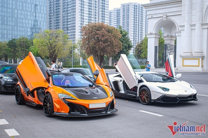 Chiêm ngưỡng dàn siêu xe trị giá trăm tỷ dạo phố ở Hà Nội - 1