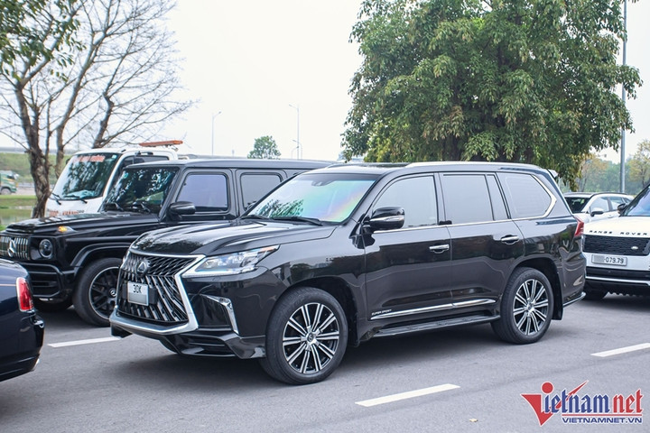 Chiêm ngưỡng dàn siêu xe trị giá trăm tỷ dạo phố ở Hà Nội - 10