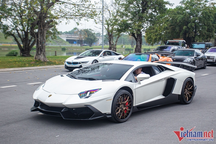 Chiêm ngưỡng dàn siêu xe trị giá trăm tỷ dạo phố ở Hà Nội - 4