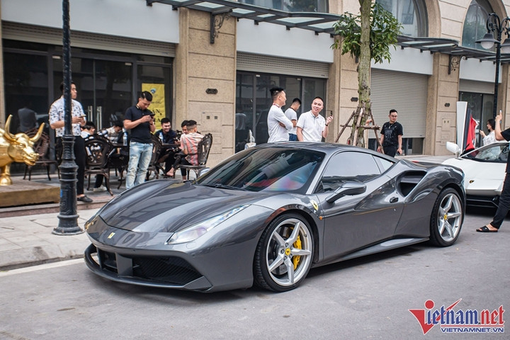 Chiêm ngưỡng dàn siêu xe trị giá trăm tỷ dạo phố ở Hà Nội - 5