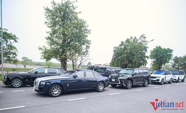 Chiêm ngưỡng dàn siêu xe trị giá trăm tỷ dạo phố ở Hà Nội - 6