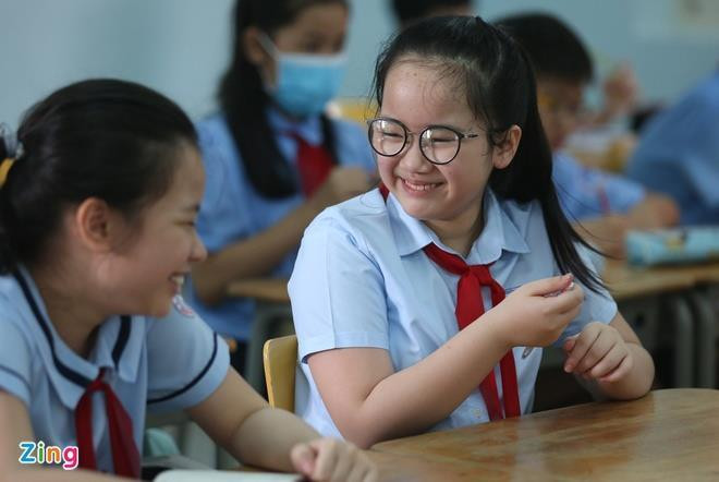 Phụ huynh 'nhẹ gánh' sau thông báo dừng yêu cầu xác nhận cư trú - 1