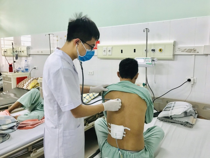 Mắc whitmore, người đàn ông sốt cao một tháng - 1