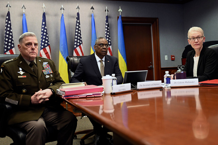 Bộ trưởng Quốc phòng Mỹ - Nga điện đàm sau vụ bắn rơi UAV MQ-9 - 1