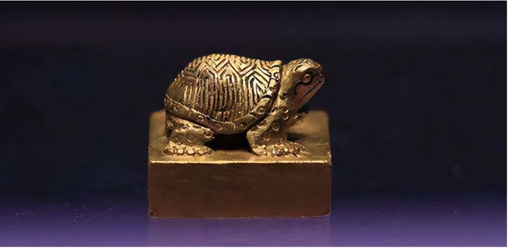 Nhặt viên gạch ở bờ sông, bà lão đốt lửa kiểm tra, ai ngờ mất toi 27 tỷ đồng - 3