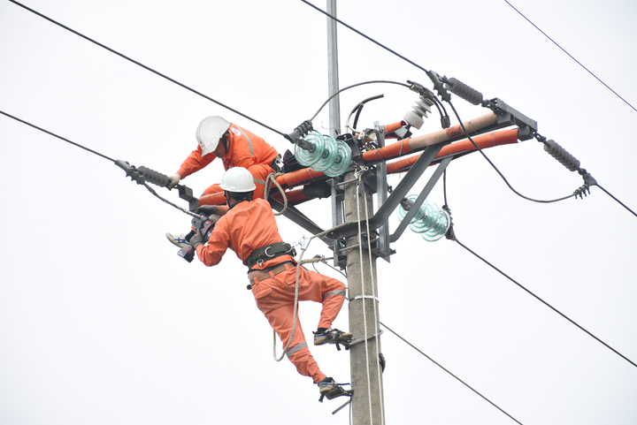 EVNHANOI nỗ lực cung ứng điện an toàn, liên tục và ổn định - 2