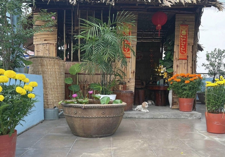 Sau sóng gió, nghệ sĩ Hồng Tơ sống thảnh thơi bên vợ trẻ kém 23 tuổi - 5