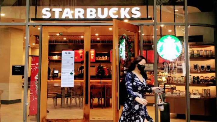 Cà phê sang chảnh còn 100.000 đồng: 'Trái đắng' của Starbucks sau 10 năm vào VN - 1