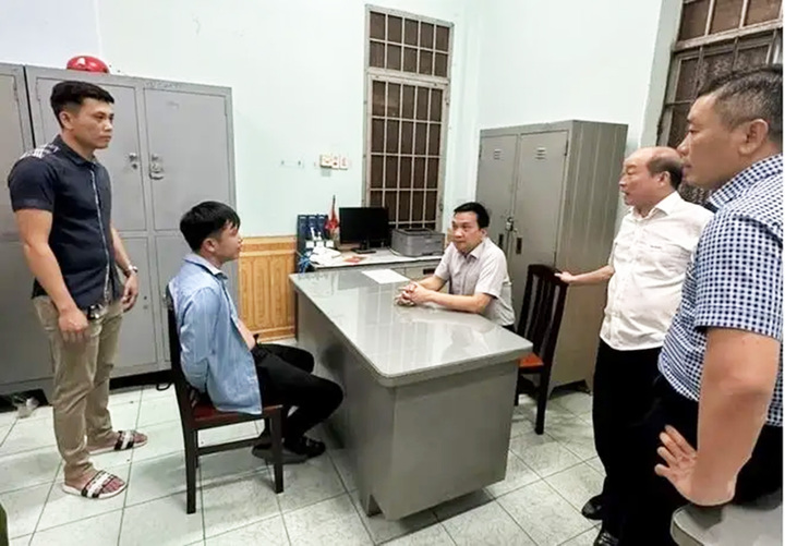 Khởi tố, bắt tạm giam kẻ khống chế bé 4 tuổi để đòi nợ - 1