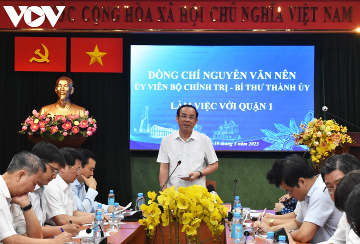 Bí thư TP.HCM: Phải tháo gỡ vướng mắc về xây nhà vệ sinh công cộng - 1