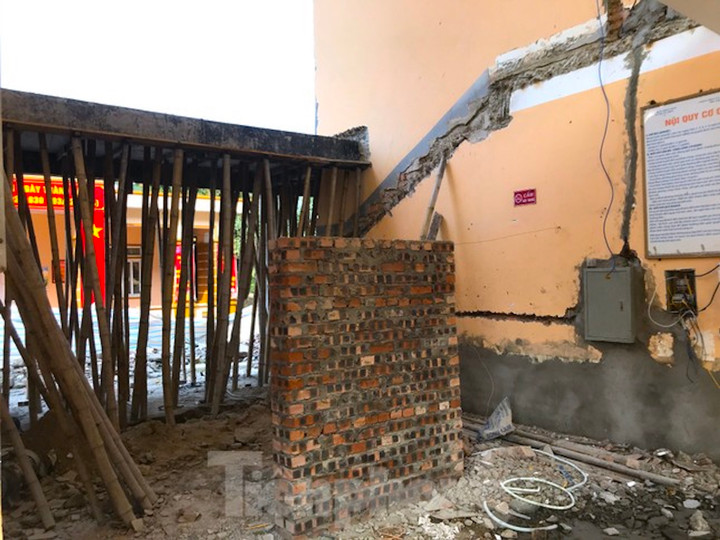 Trụ sở xã ở Nghệ An đang khang trang nhưng bị đập đi, sửa để quay hướng - 10