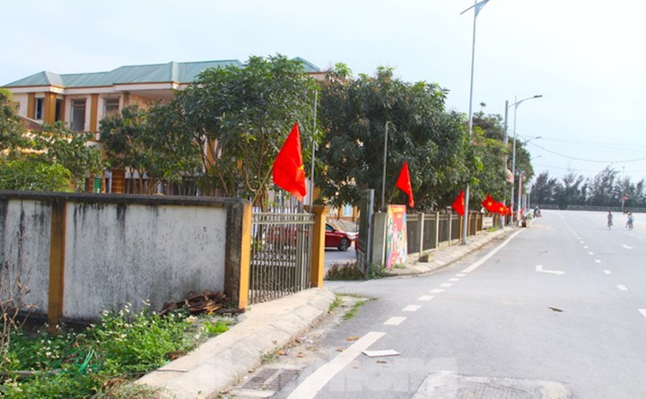 Trụ sở xã ở Nghệ An đang khang trang nhưng bị đập đi, sửa để quay hướng - 6