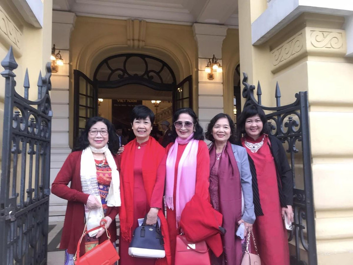 Nghệ sĩ của Hãng phim truyện Việt Nam bán bia, chở hàng để mưu sinh - 1