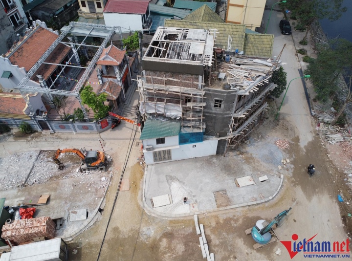 Ngôi nhà siêu méo mó bên tuyến đường mới mở ở Hà Nội - 3