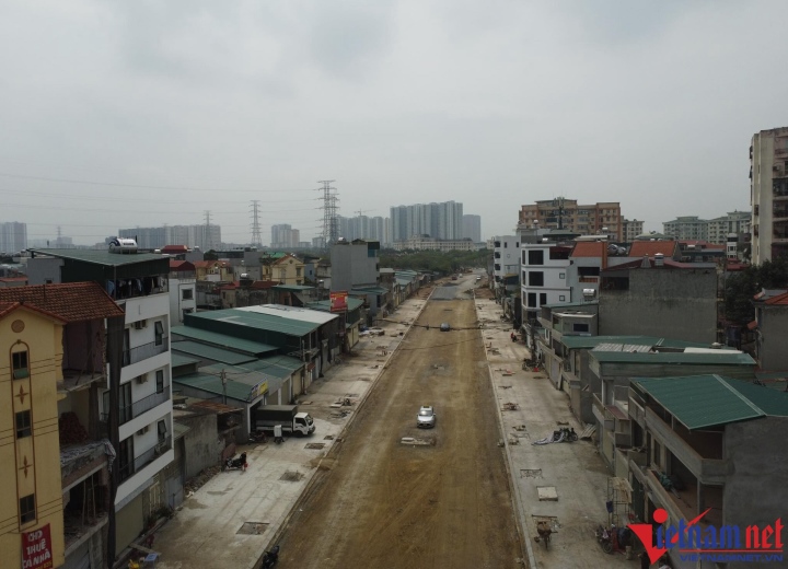 Ngôi nhà siêu méo mó bên tuyến đường mới mở ở Hà Nội - 4