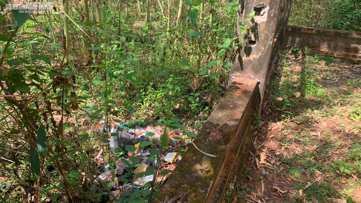 Tháp Chăm cổ ở Bình Định bị phá tường rào, thành nơi 'con nghiện' hút chích - 2