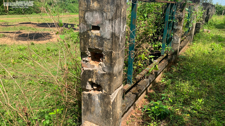 Tháp Chăm cổ ở Bình Định bị phá tường rào, thành nơi 'con nghiện' hút chích - 3