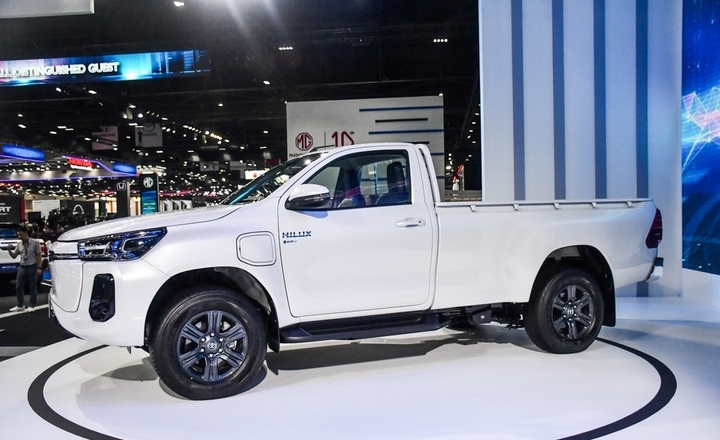 Xem trước thiết kế bản chạy điện của Toyota Hilux - 1