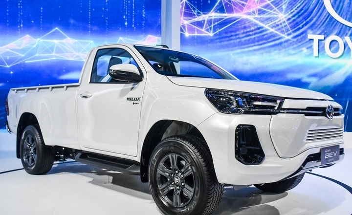 Xem trước thiết kế bản chạy điện của Toyota Hilux - 2