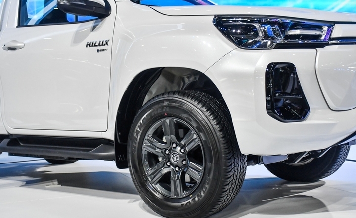 Xem trước thiết kế bản chạy điện của Toyota Hilux - 4
