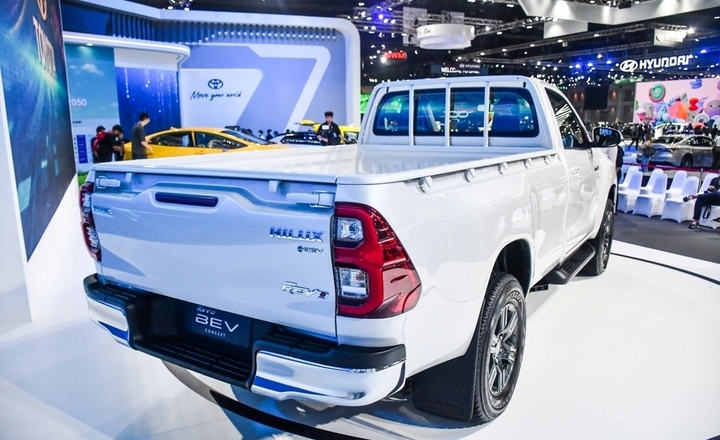 Xem trước thiết kế bản chạy điện của Toyota Hilux - 5