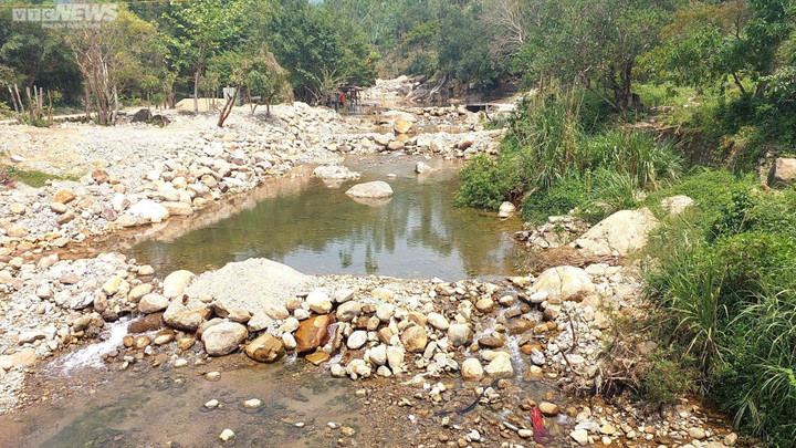 Đua nhau xây đập chặn dòng băm nát suối Lương để làm du lịch sinh thái - 6