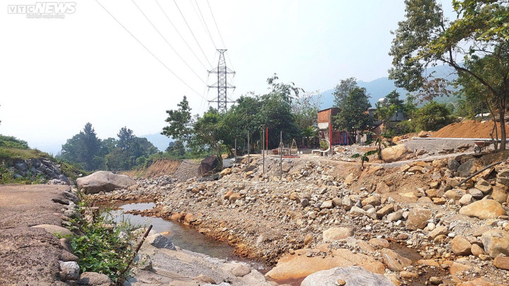 Đua nhau xây đập chặn dòng băm nát suối Lương để làm du lịch sinh thái - 1