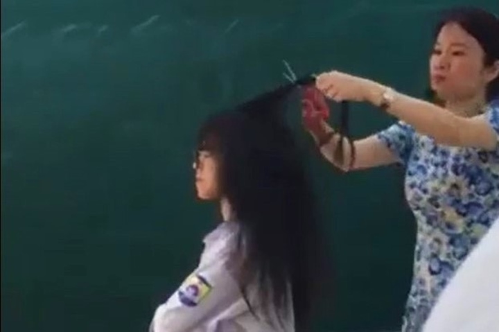Người dân Hà Nội xếp hàng chờ cắt tóc, gội đầu - Báo Công an Nhân dân điện  tử