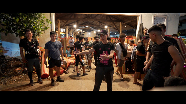 Bất ngờ với cách Lý Hải xử lý bối cảnh tiền tỷ trong Lật mặt 6 - 1