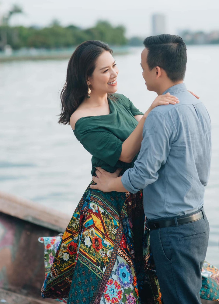 Nguyệt 'Phía trước là bầu trời' khoe ảnh cưới chụp 15 năm trước - 4