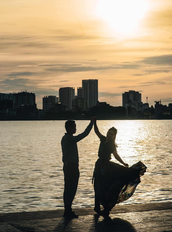 Nguyệt 'Phía trước là bầu trời' khoe ảnh cưới chụp 15 năm trước - 5