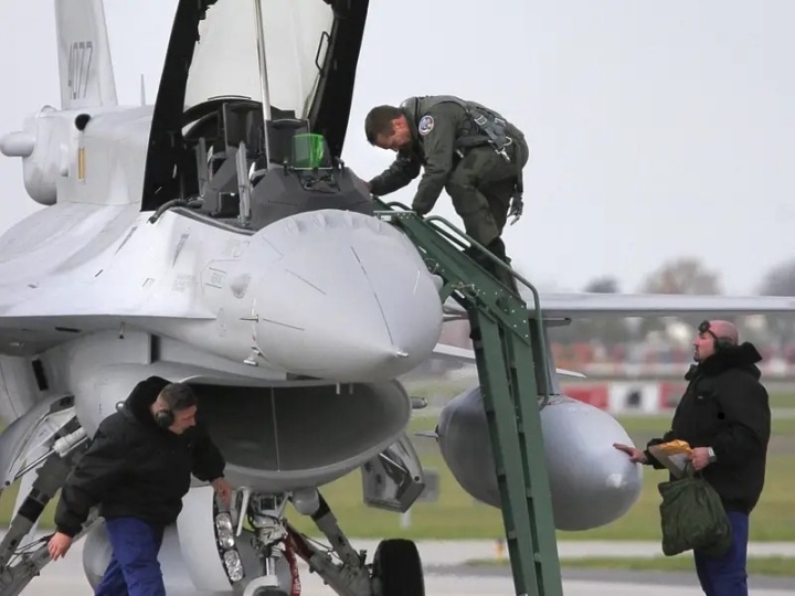 Quan chức Mỹ: Dù có F-16, Ukraine vẫn 'lép vế' trước không quân Nga - 1