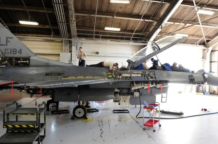 Quan chức Mỹ: Dù có F-16, Ukraine vẫn 'lép vế' trước không quân Nga - 2