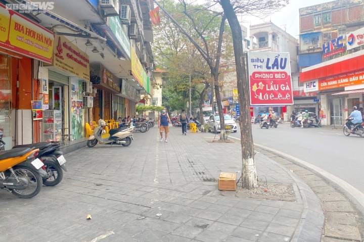 Cảnh kinh doanh hiếm có giữa chiến dịch dẹp loạn vỉa hè ở Hà Nội - Ảnh 6.