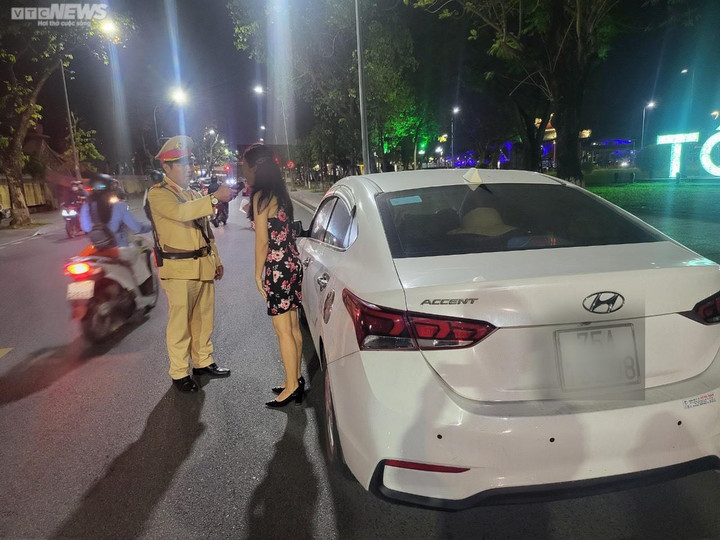 Hơn 1.200 'ma men' bị xử lý khi CSGT 'không nghe điện thoại can thiệp' - 2