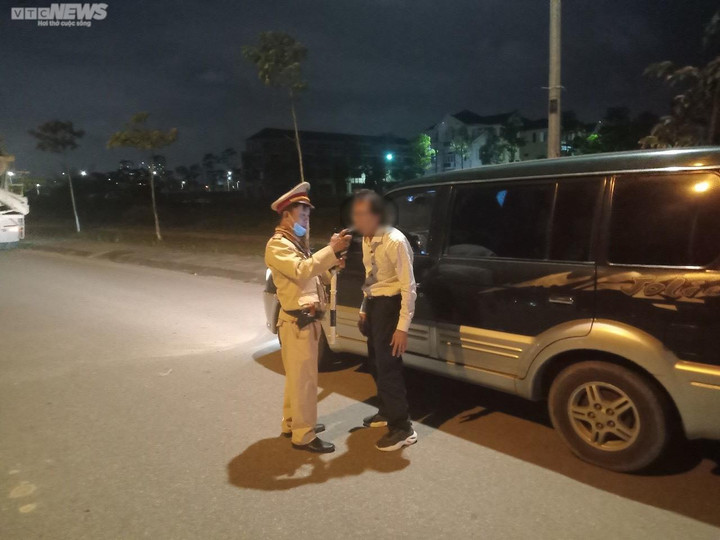 Hơn 1.200 'ma men' bị xử lý khi CSGT 'không nghe điện thoại can thiệp' - 1