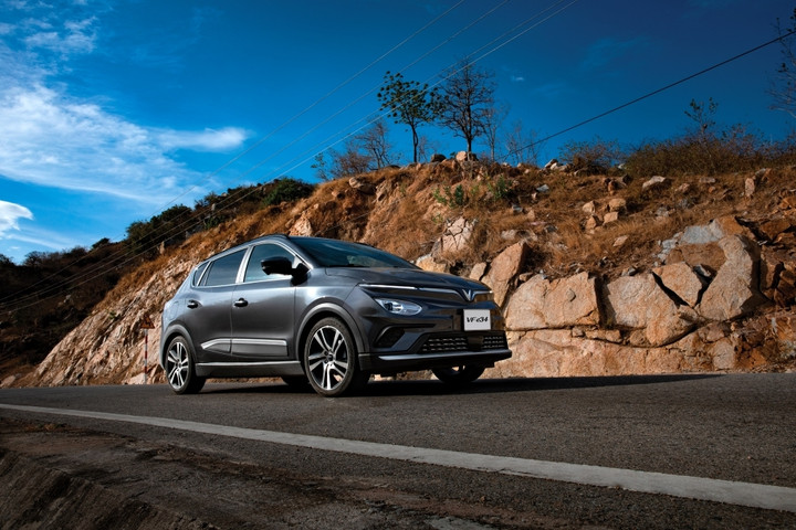 Vì sao xe điện đầm chắc và an toàn hơn xe xăng? - 2