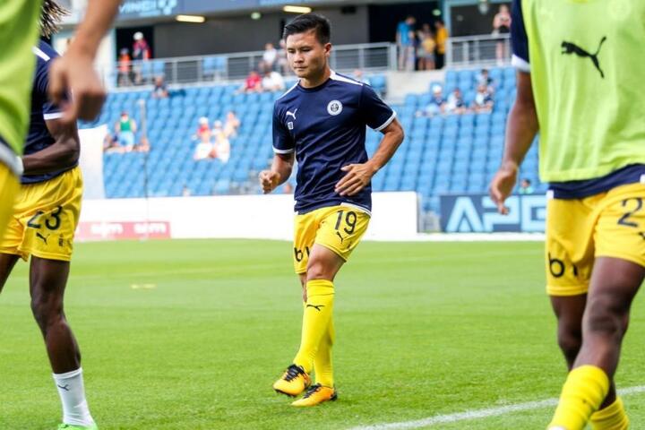 CĐV Pau FC: 'Chúng tôi có lúc đã quên Quang Hải' - 1