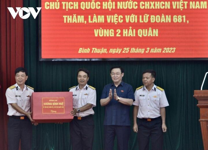 Chủ tịch Quốc hội thăm và làm việc với Lữ đoàn 681, Quân chủng Hải quân - 2