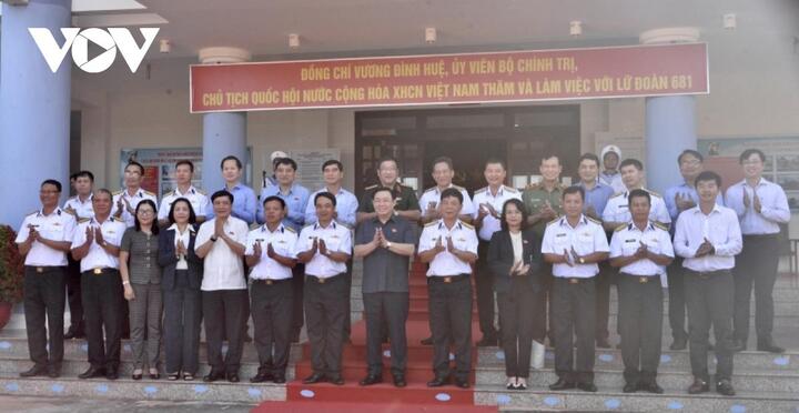 Chủ tịch Quốc hội thăm và làm việc với Lữ đoàn 681, Quân chủng Hải quân - 4