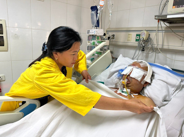 Con 2 lần chấn thương sọ não, mẹ già bán hết tài sản vẫn không đủ tiền chữa trị - 2