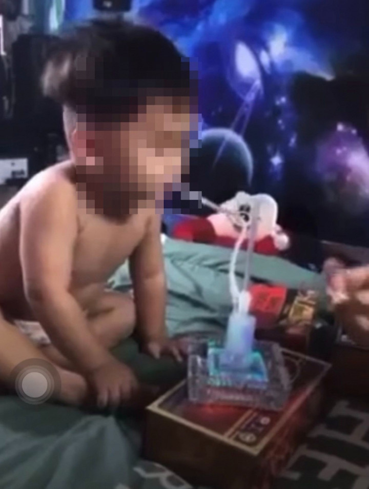 Bé trai 3 tuổi nghi bị ép hút ma túy: Xác định nơi mẹ cùng người tình trốn - 1