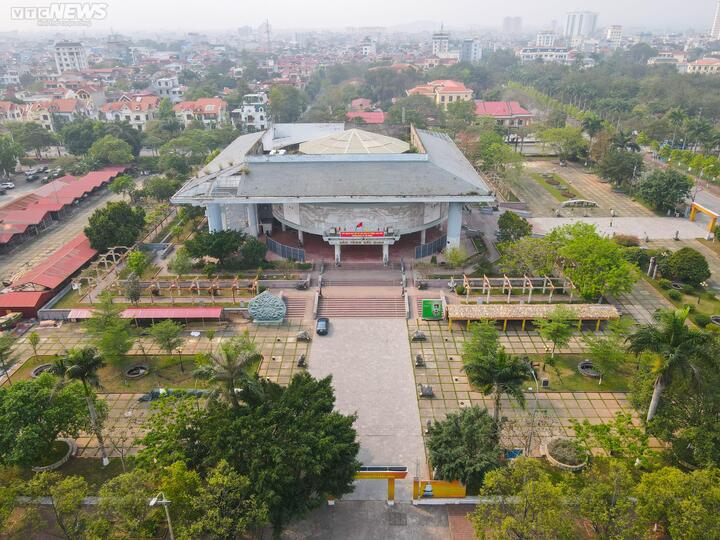 Bảo tàng tỉnh Bắc Ninh xuống cấp, mái nhà tốc nhiều năm vẫn chưa được sửa chữa - 1