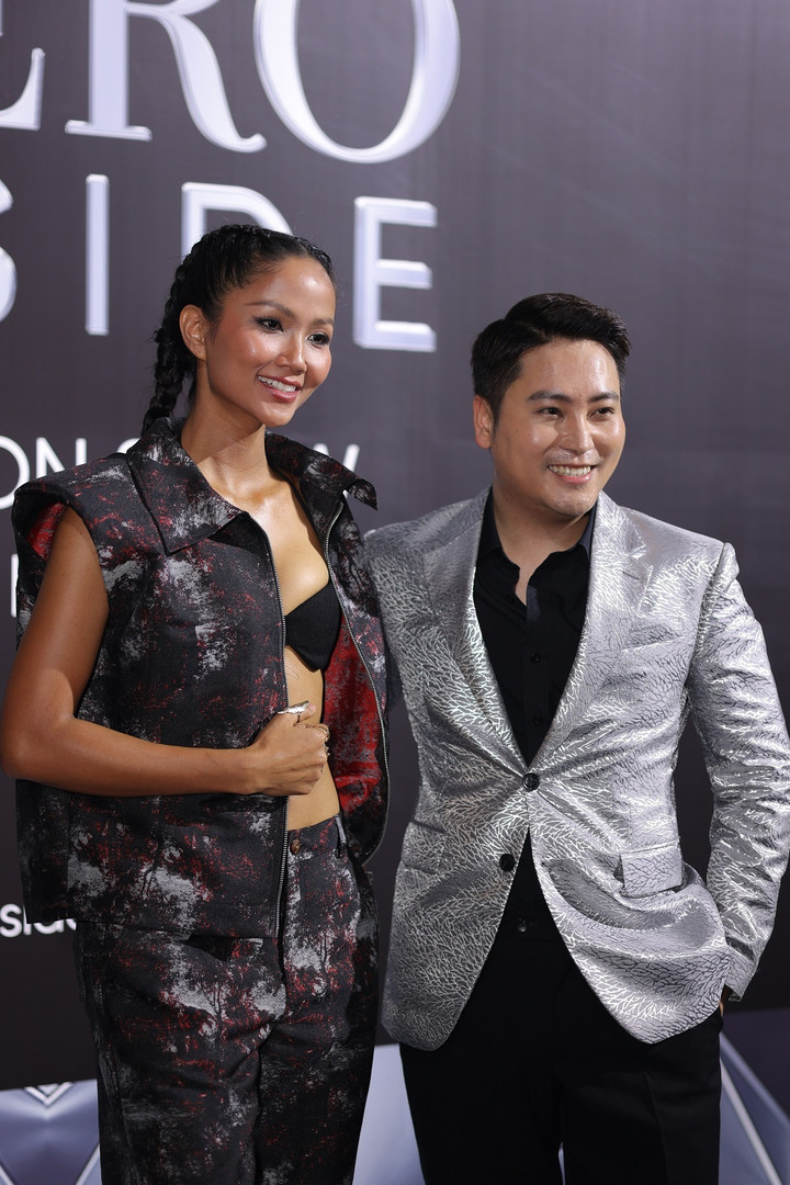 Hoa hậu H'Hen Niê diện đồ cực chất tham gia đêm diễn thời trang tại Hà Nội - 1